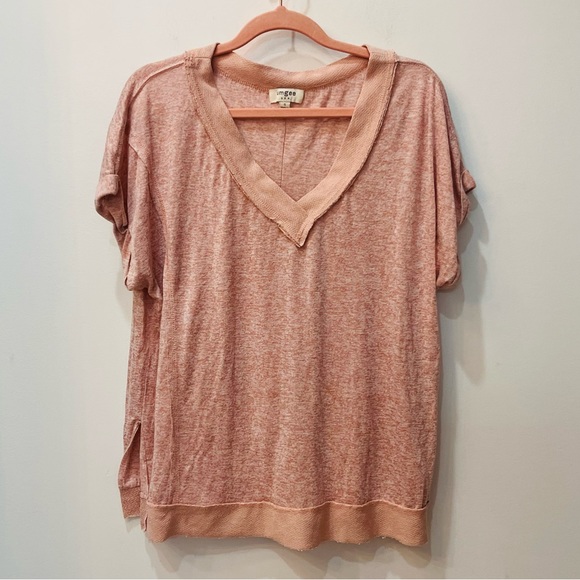 Umgee Tops - Umgee boutique Pale pink tshirt blouse size small vneck